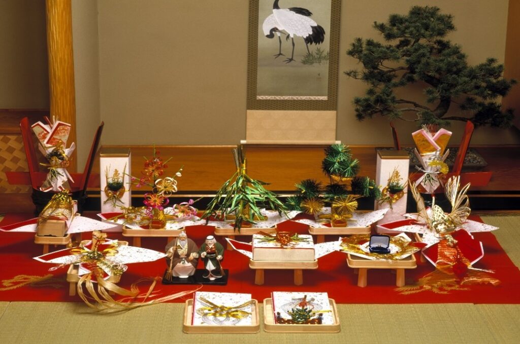 【名古屋市結婚式場ビアンカーラテラス】和室に美しく整えられた、縁起物の結納品一式。名古屋市にある市の中心部で叶える、ご両家の絆を深める伝統的な結納や顔合わせの儀式は、名古屋市内でも大切にされている美しい文化であり、一生の思い出に残る門出を詳細に描写しています。