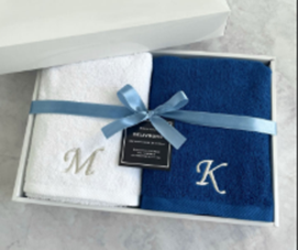 名古屋市の結婚式場ビアンカーラヒルサイドテラスで贈る、イニシャル刺繍入りタオルの結婚式引出物。