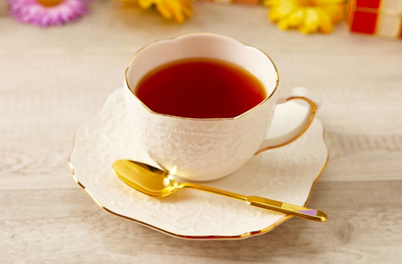 名古屋市の結婚式場ビアンカーラヒルサイドテラス。優雅なティーカップに注がれた、ゲストがゆったり寛げる香り高いアフタヌーンティー。