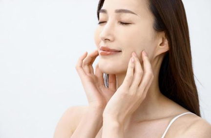 結婚式までにつや肌へ！後悔しない花嫁美容スキンケアのコツ。