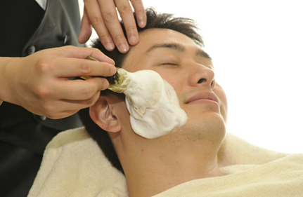 名古屋市結婚式場ビアンカーラヒルサイドテラス。男性もシェービングする方が増えてきています。この機会に是非シェービングをしてみてください。