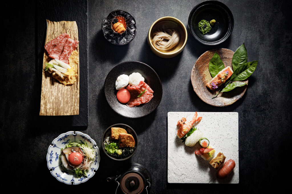 高級食材を惜しみなく配した、贅を尽くした和洋折衷の美食。