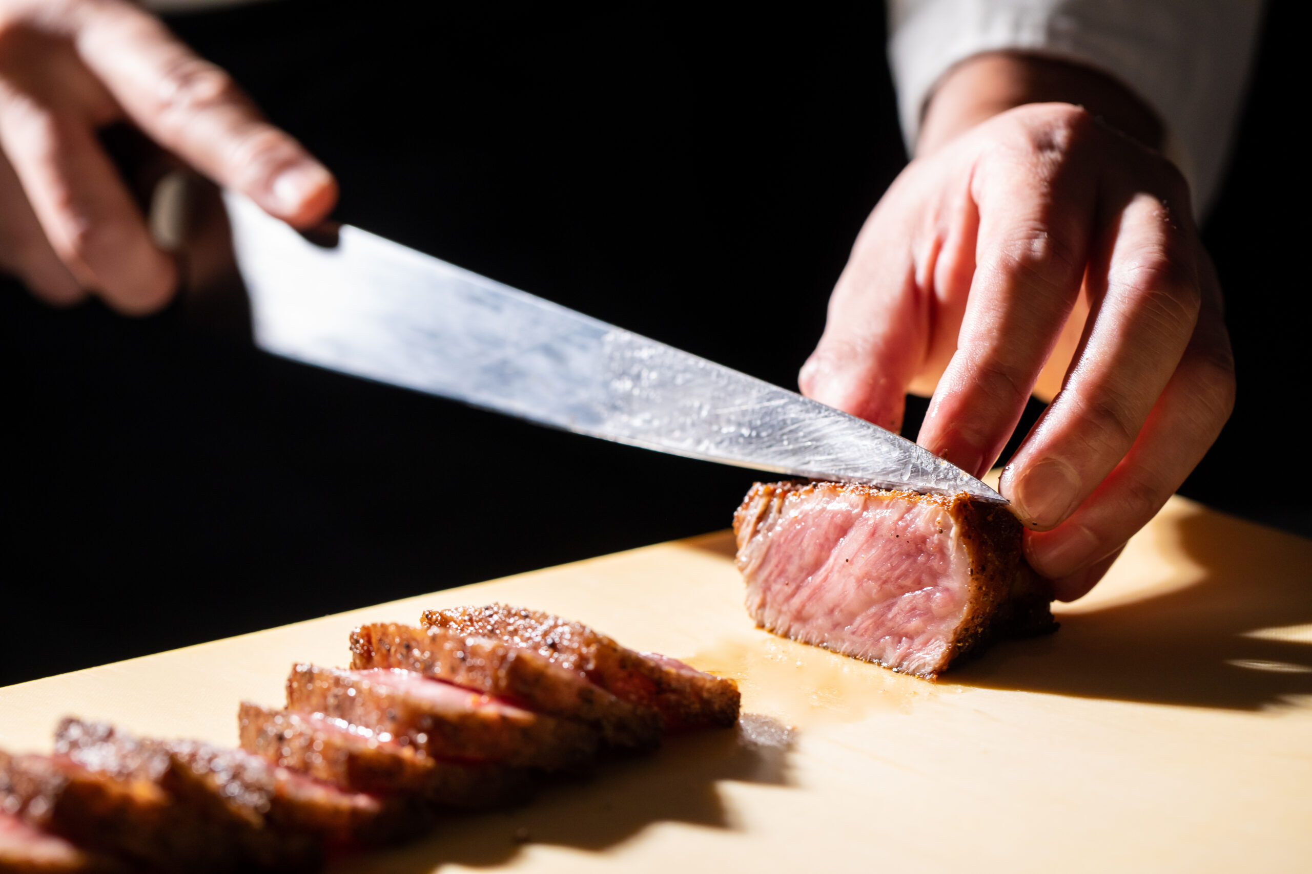 色鮮やかで芸術的な婚礼料理。厳選食材を使用したフレンチコースが華やかな披露宴を彩ります。